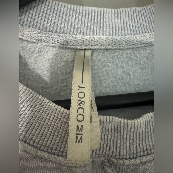 J.O and CO crew neck sweatshirt - medium - Picture 3 of 5